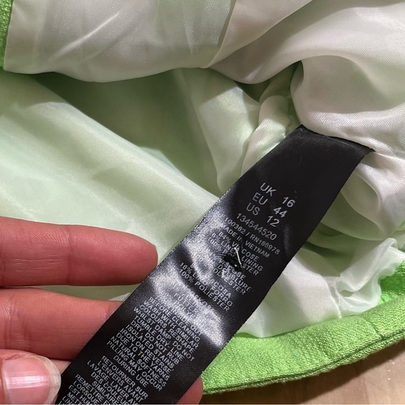 ASOS Design Women's Lightweight Green Vest Sleeveless Button Down vest Size 12 - Picture 5 of 6